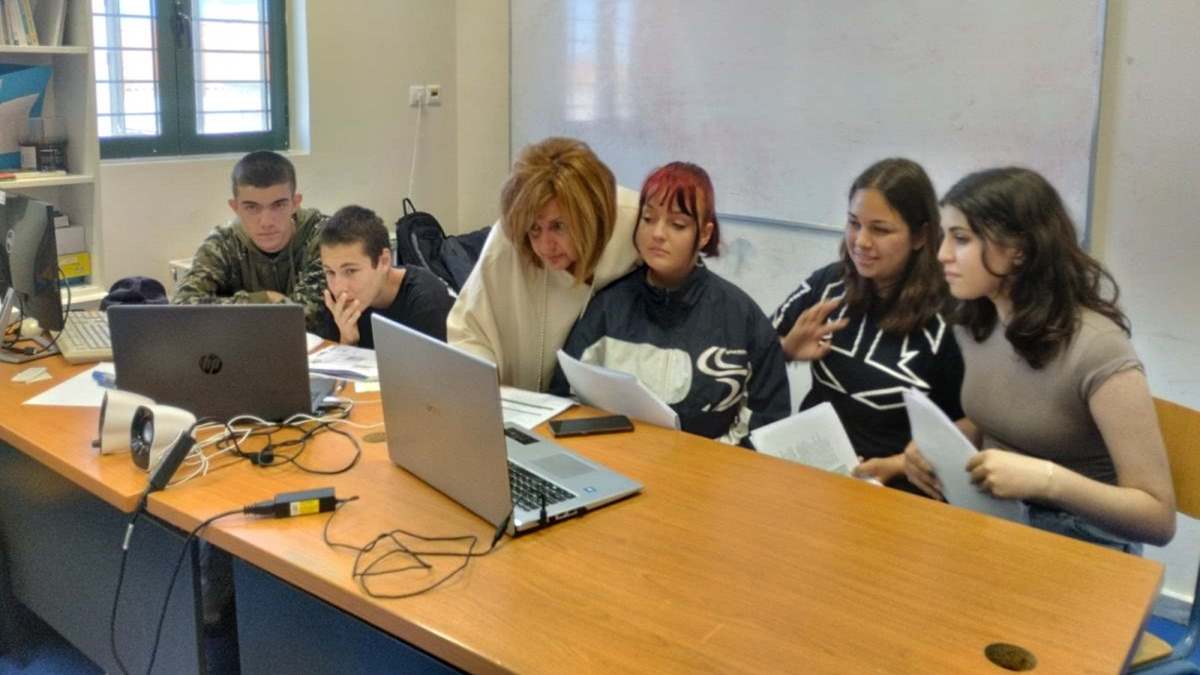 ΣΥΜΜΕΤΟΧΗ ΤΟΥ ΓΕΛ ΜΟΥΔΡΟΥ ΣΤΟ 2ο ΠΑΝΕΛΛΗΝΙΟ ΜΑΘΗΤΙΚΟ ΥΒΡΙΔΙΚΟ ΣΥΝΕΔΡΙΟ ΤΟΠΙΚΗΣ ΙΣΤΟΡΙΑΣ "ΕΛΑ ΝΑ ΣΟΥ ΜΙΛΗΣΩ ΓΙΑ ΤΟΝ ΤΟΠΟ ΜΟΥ"