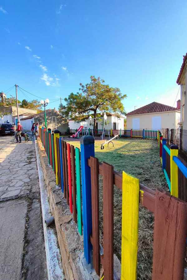 Οι Νέοι των Καμινιών μεταμόρφωσαν την Παιδική Χαρά σε Αριστούργημα