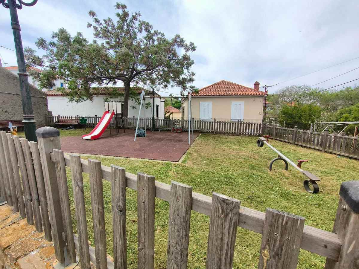 Οι Νέοι των Καμινιών μεταμόρφωσαν την Παιδική Χαρά σε Αριστούργημα