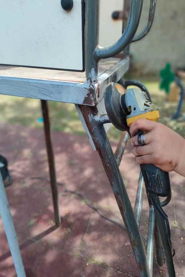 Οι Νέοι των Καμινιών μεταμόρφωσαν την Παιδική Χαρά σε Αριστούργημα