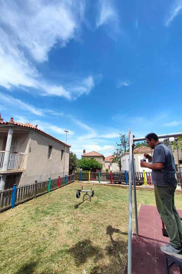 Οι Νέοι των Καμινιών μεταμόρφωσαν την Παιδική Χαρά σε Αριστούργημα