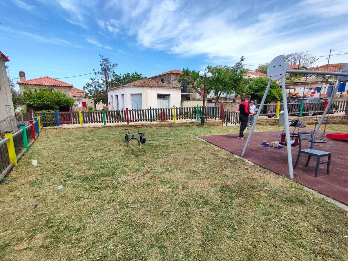 Οι Νέοι των Καμινιών μεταμόρφωσαν την Παιδική Χαρά σε Αριστούργημα