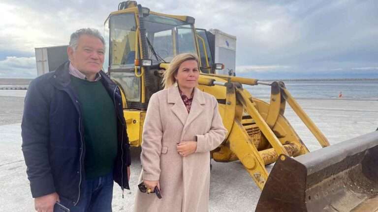 Ο Δήμος Μυτιλήνης έστειλε στη Λήμνο μηχάνημα έργου για την αποκατάσταση των ζημιών από την κακοκαιρία Bora