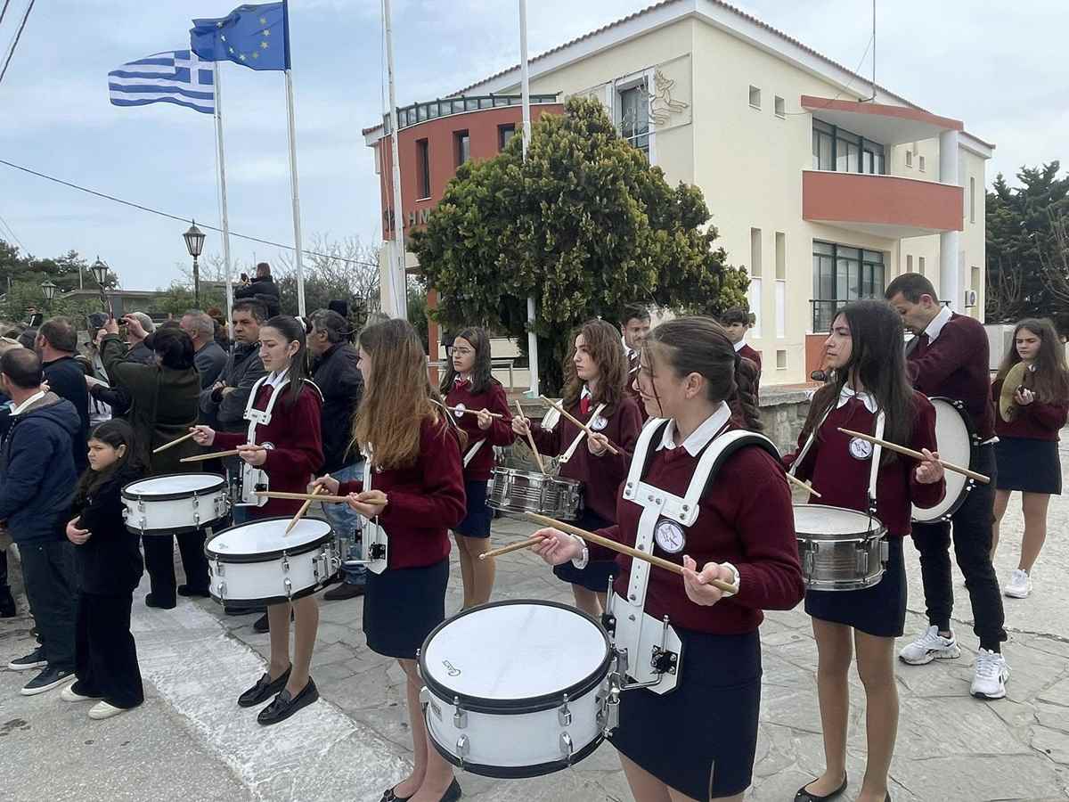 parelasi moudros 13