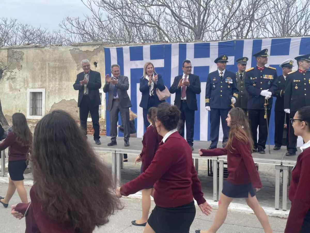 parelasi moudros 15