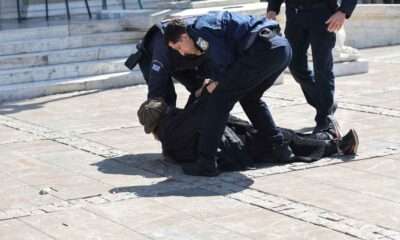 Πεσμένη κάτω άρχισε να φωνάζει: «Η Μαρινέλλα είναι του σατανά, του διαβόλου»