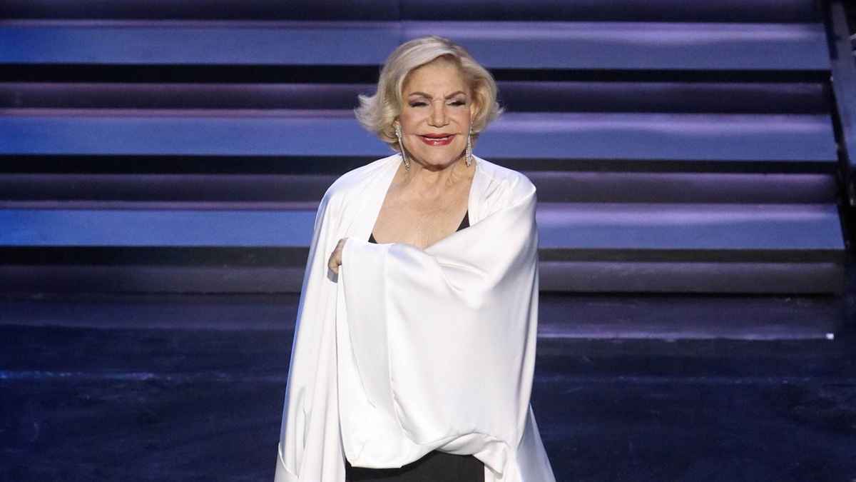 Η Ελλάδα αποχαιρετά την Μαρινέλλα