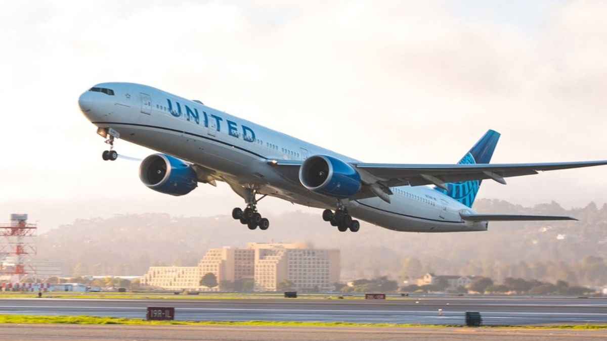 Η United Airlines κόβει πτήσεις λόγω καυσίμων | Φόβοι για πετρέλαιο έως 175 δολάρια