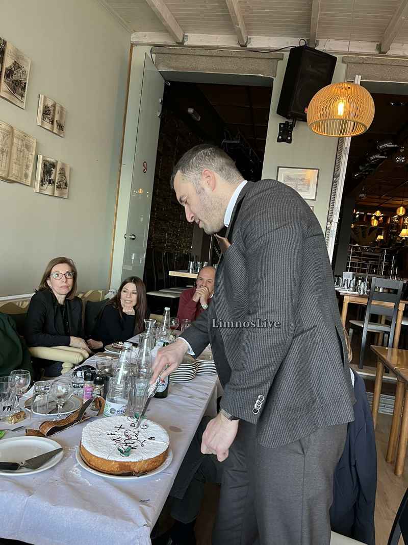 Γιορτή με τούρτα και καλεσμένους