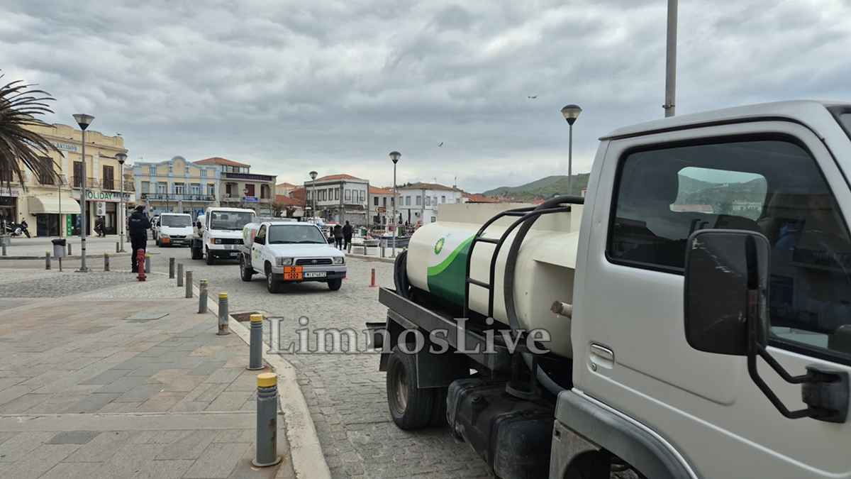 Με τα βυτιοφόρα στην πόρτα της Δημάρχου οι πρατηριούχοι