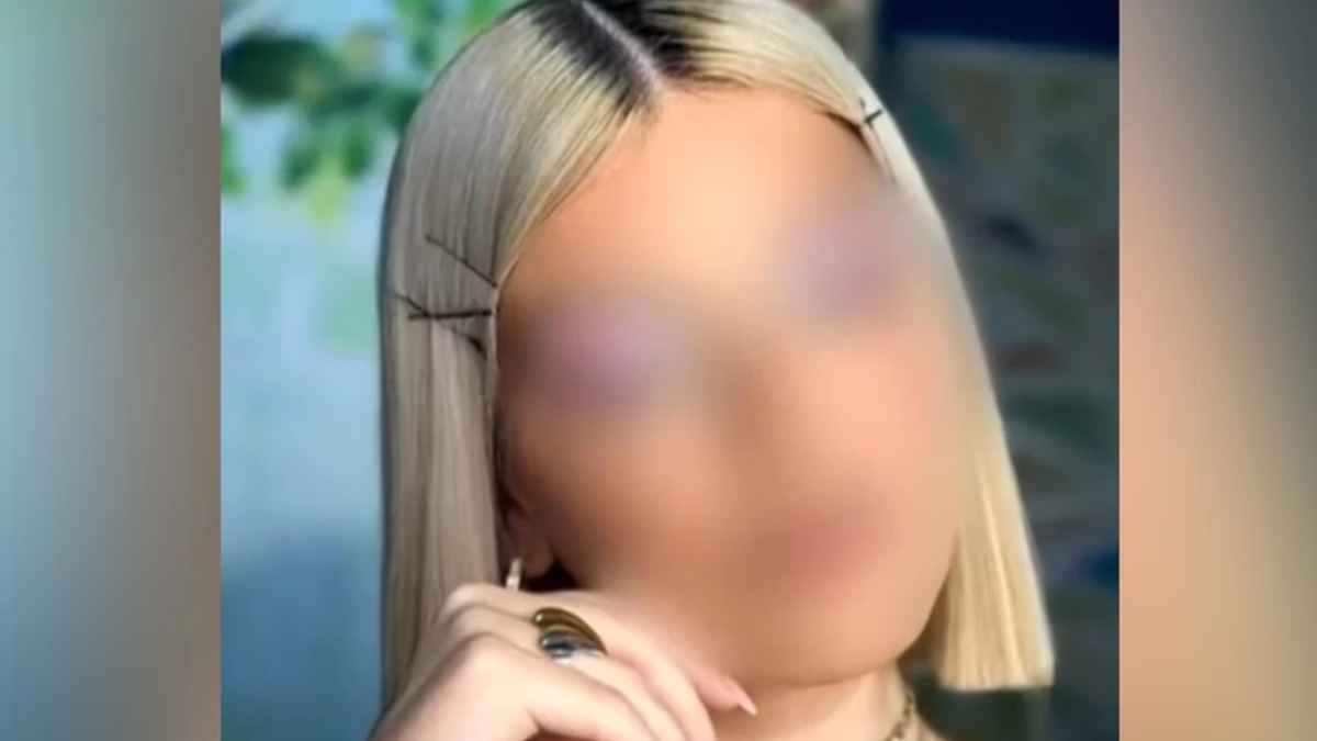 Γυναίκα με κοντά μαλλιά