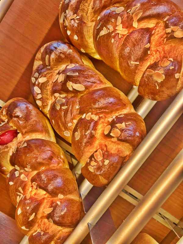 Εκεί που η παράδοση πλάθει τα πιο μοσχομυριστά τσουρέκια της ζωής σας!