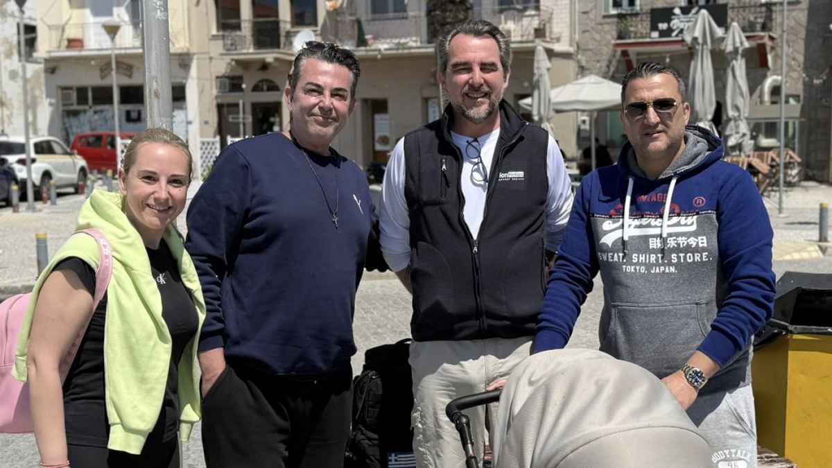 Νικόλαος Ντε Γκρες: Οι φωτογραφίες με πολίτες στην Λήμνο και το ενδιαφέρον του για το Τατόι