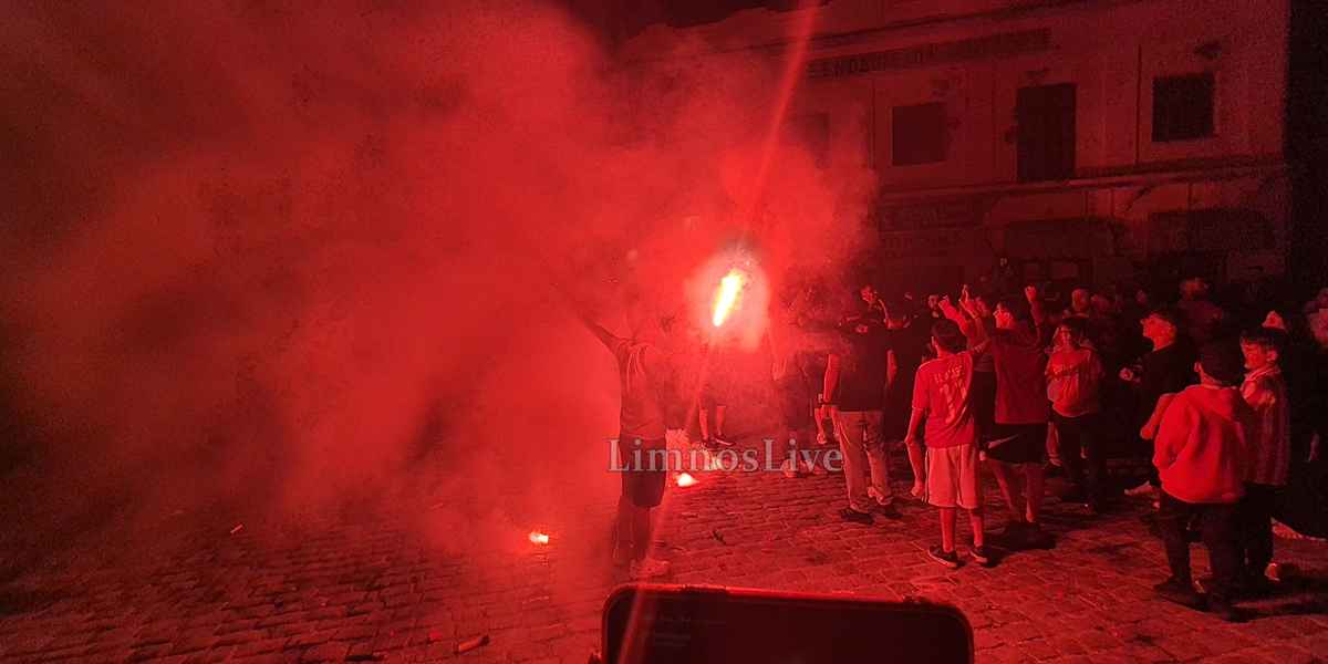 «Κοκκίνισε» η Μύρινα: Έξαλλοι πανηγυρισμοί στη Λήμνο για τον θρίαμβο του Ολυμπιακού (Βίντεο - εικόνες) 39 20260524 234551