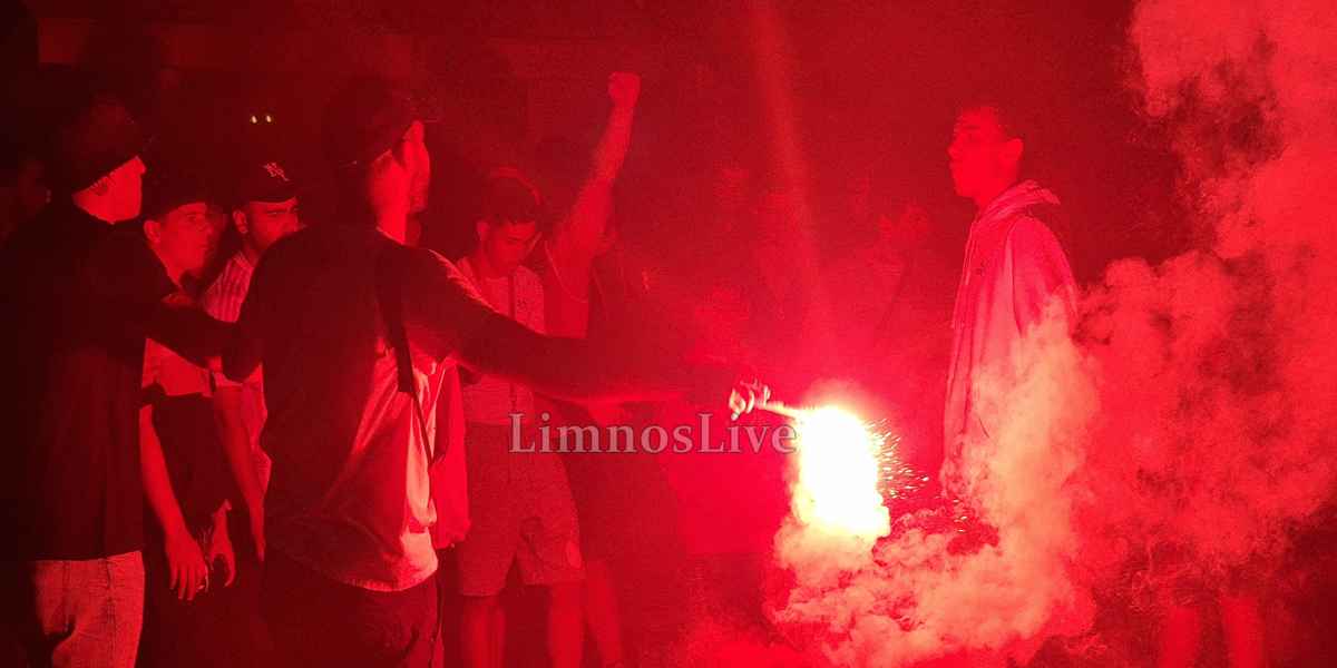 «Κοκκίνισε» η Μύρινα: Έξαλλοι πανηγυρισμοί στη Λήμνο για τον θρίαμβο του Ολυμπιακού (Βίντεο - εικόνες) 49 20260524 235136