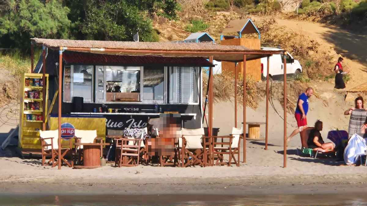 Blue Island: Η παραλία στη Χαβούλη που λατρεύουν οι λουόμενοι και... οι κατσίκες που έγιναν celebrities! (εικόνες) 47 IOYLIOS BLUE 4