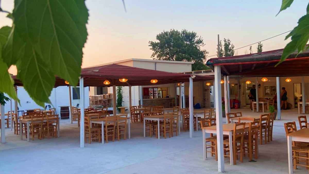TAVERNA 4