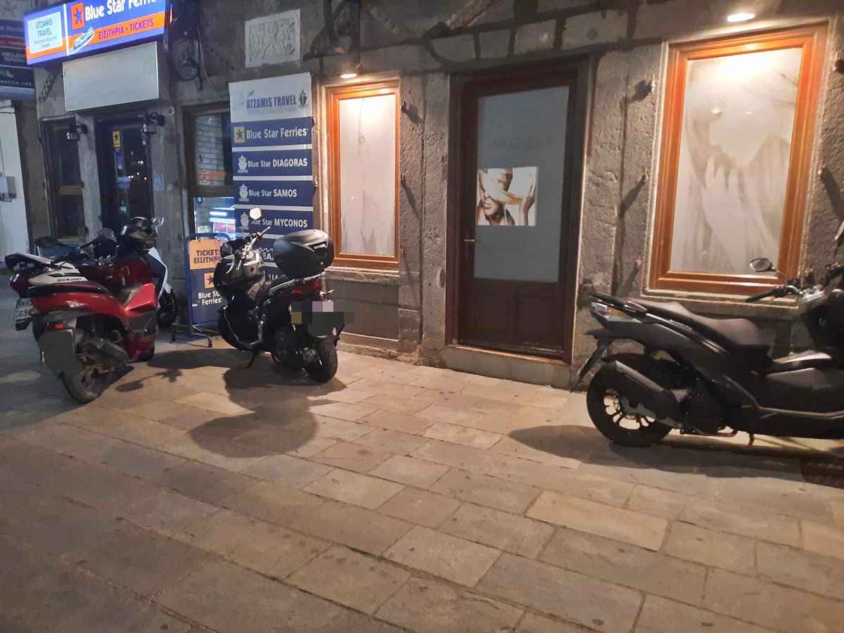 Λήμνος: Αναγνώστης - «Τα σοκάκια είναι για παιδιά και βόλτα... όχι για οχήματα» (εικόνες) 43 mixanakia 5