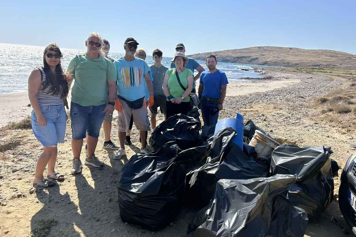 Η πιο όμορφη εικόνα του καλοκαιριού στη Λήμνο... καθάρισαν την παραλία της Αγίας Βαρβάρας! 38 KAMINIA 1