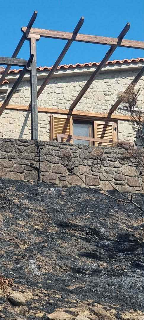 Η φωτιά στο Θάνος πέρασε από το «Κτήμα Ήφαιστος», οι εικόνες της καταστροφής και η μαρτυρία των ιδιοκτητών (βίντεο - εικόνες) 60 fotia ktima ifaistos 19