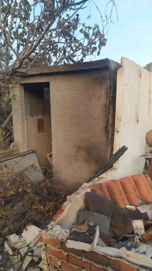 Λήμνος: Μετά τις φλόγες στο Θάνος. Η πικρή γεύση της στάχτης, η αγωνία των ανθρώπων και η πρωτοβουλία που εκθέτει το κράτος 43 thanos kamena 6